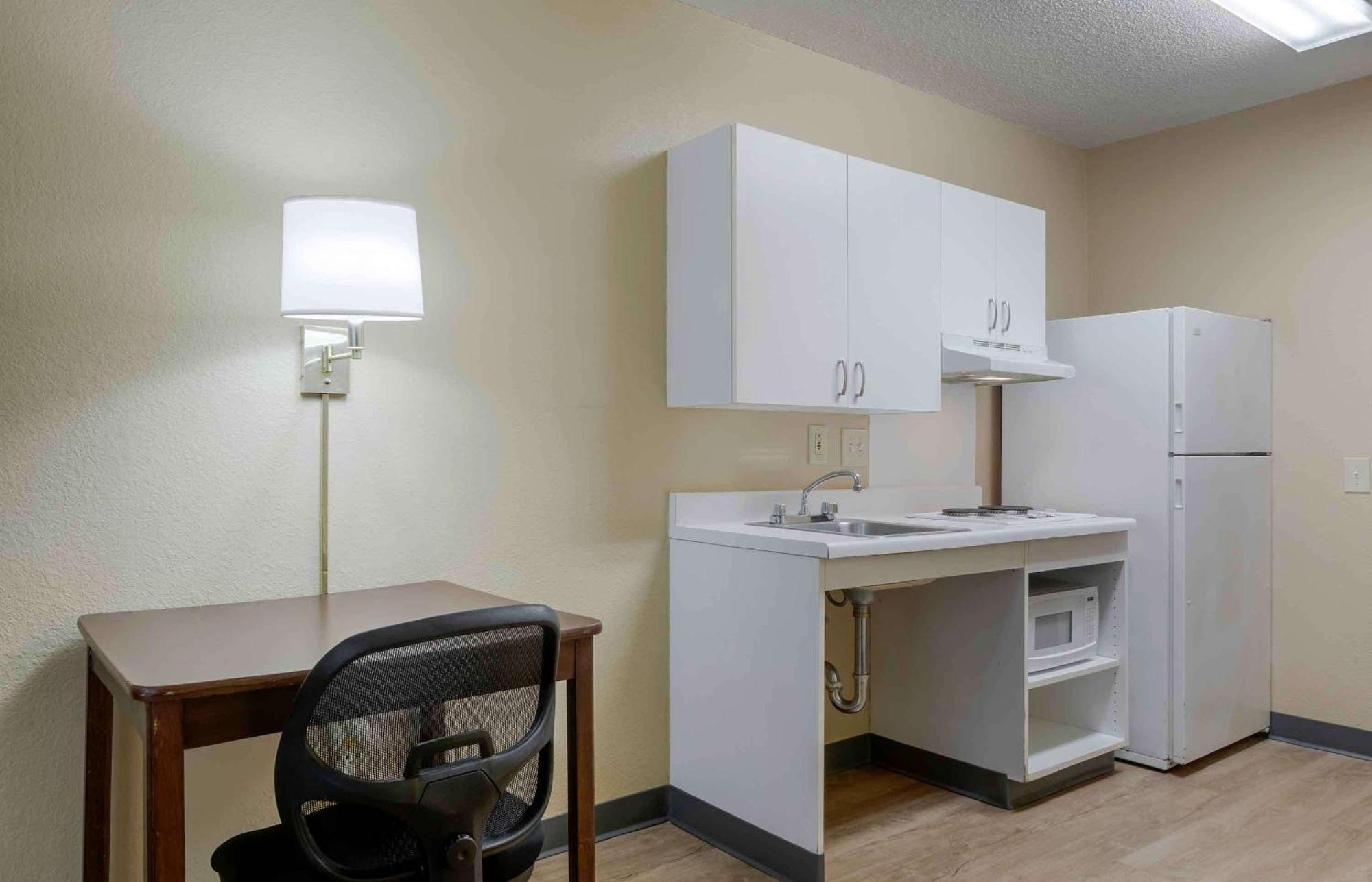 Extended Stay America Select Suites - Phoenix - Airport - E Oak St Exterior photo